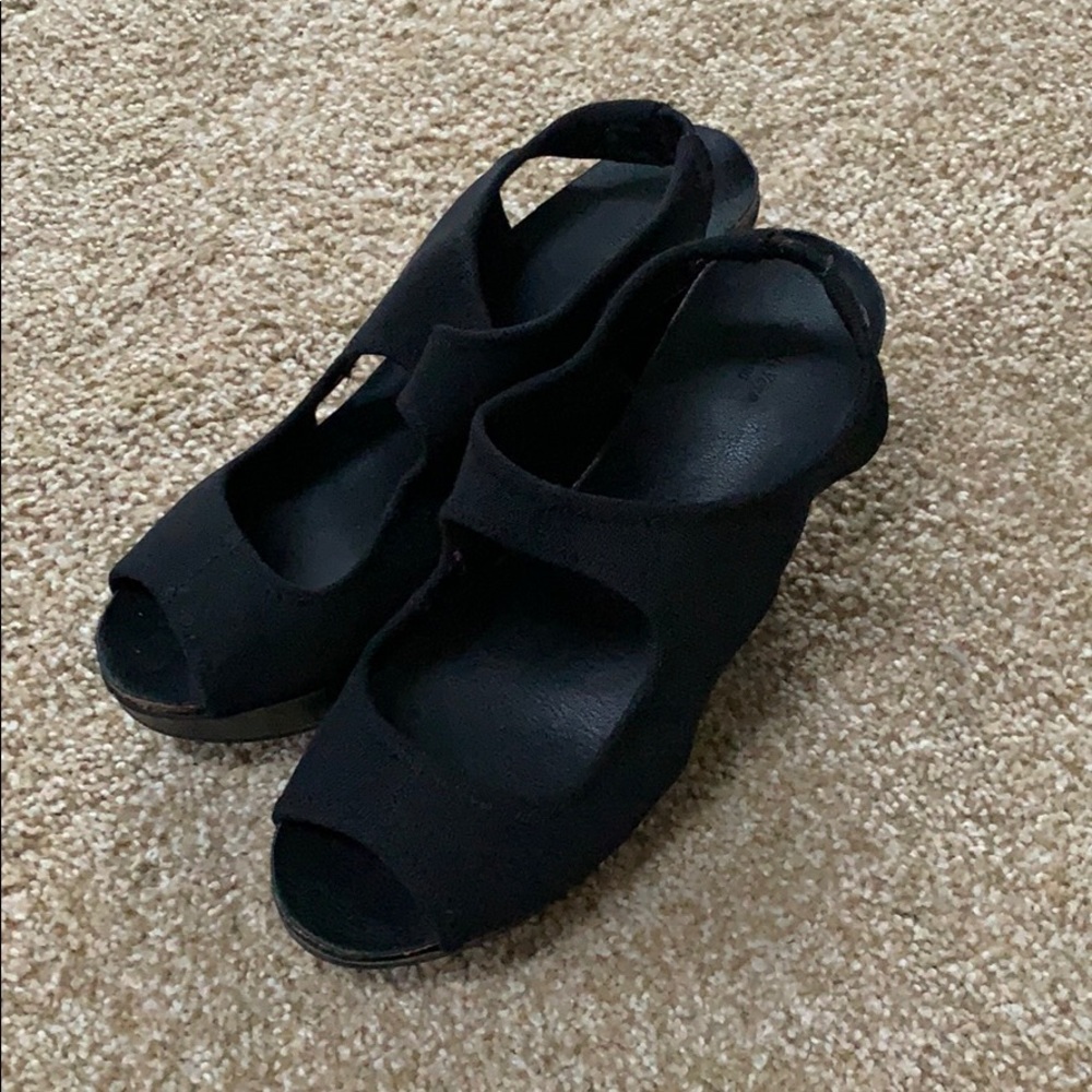 Simply Vera Vera Wang Black Wedges